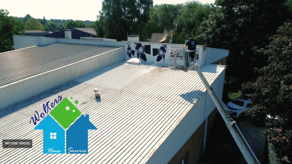 Vorschaubild Erkl&auml;rvideo: So funktioniert die schonende Dachreinigung bei Wolters Haus Service